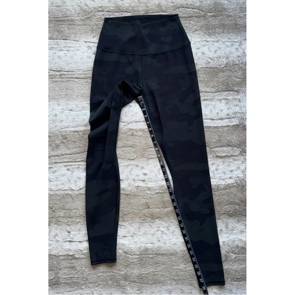 Alo Yoga High-Waist Camo Vapor Legging in Hunter Camouflage Size S - Picture 11 of 16